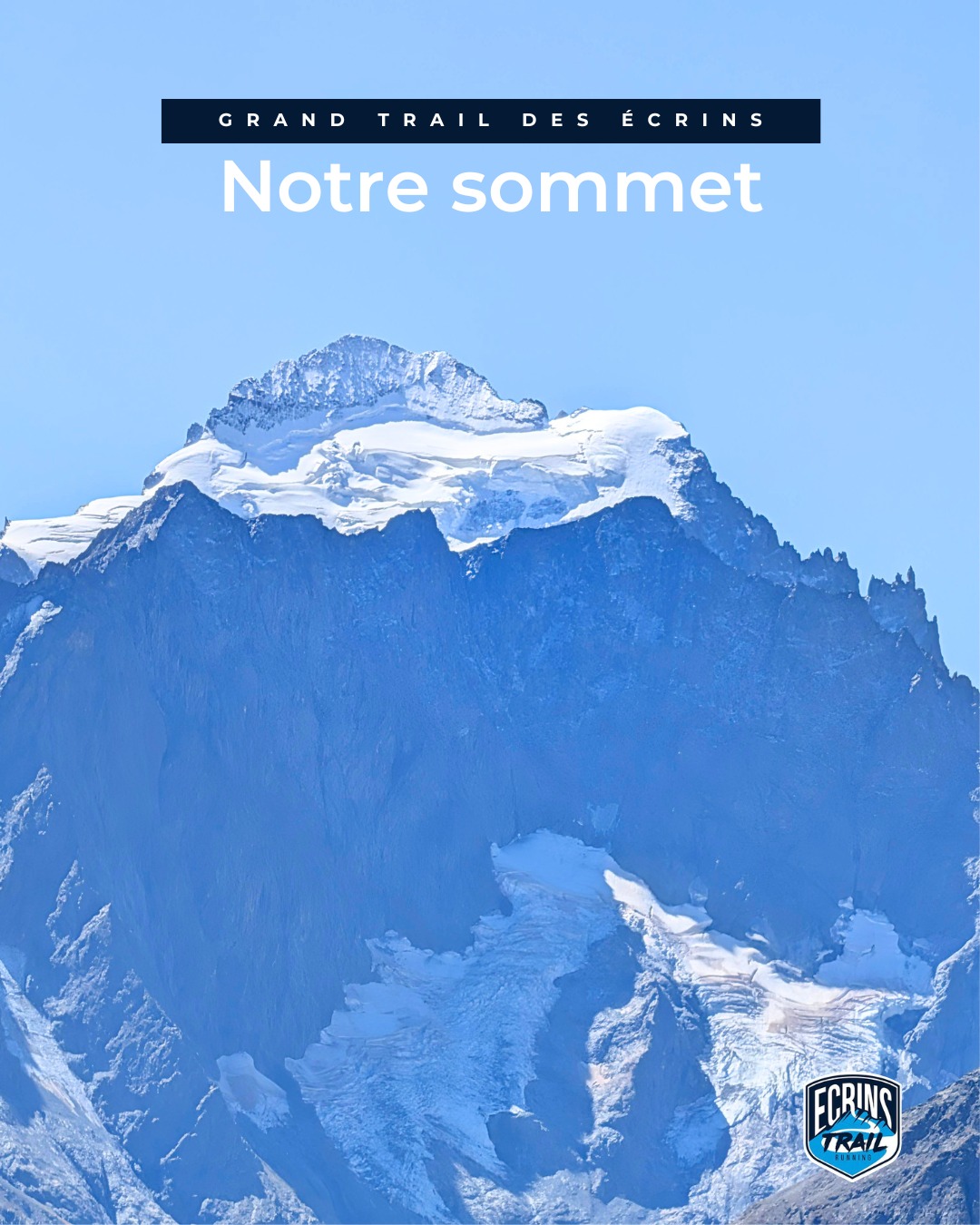 Notre toit du monde pris dans ses plus beaux habits en blanc et bleu par @agencenetmedia
La barre des écrins culmine à 4102m, c'est dans ce décor très haute montagne que se déroule le grand trail des écrins.

#traildesecrins #trailrunning #hautesalpes #paysdesecrins #courseapied #montagne